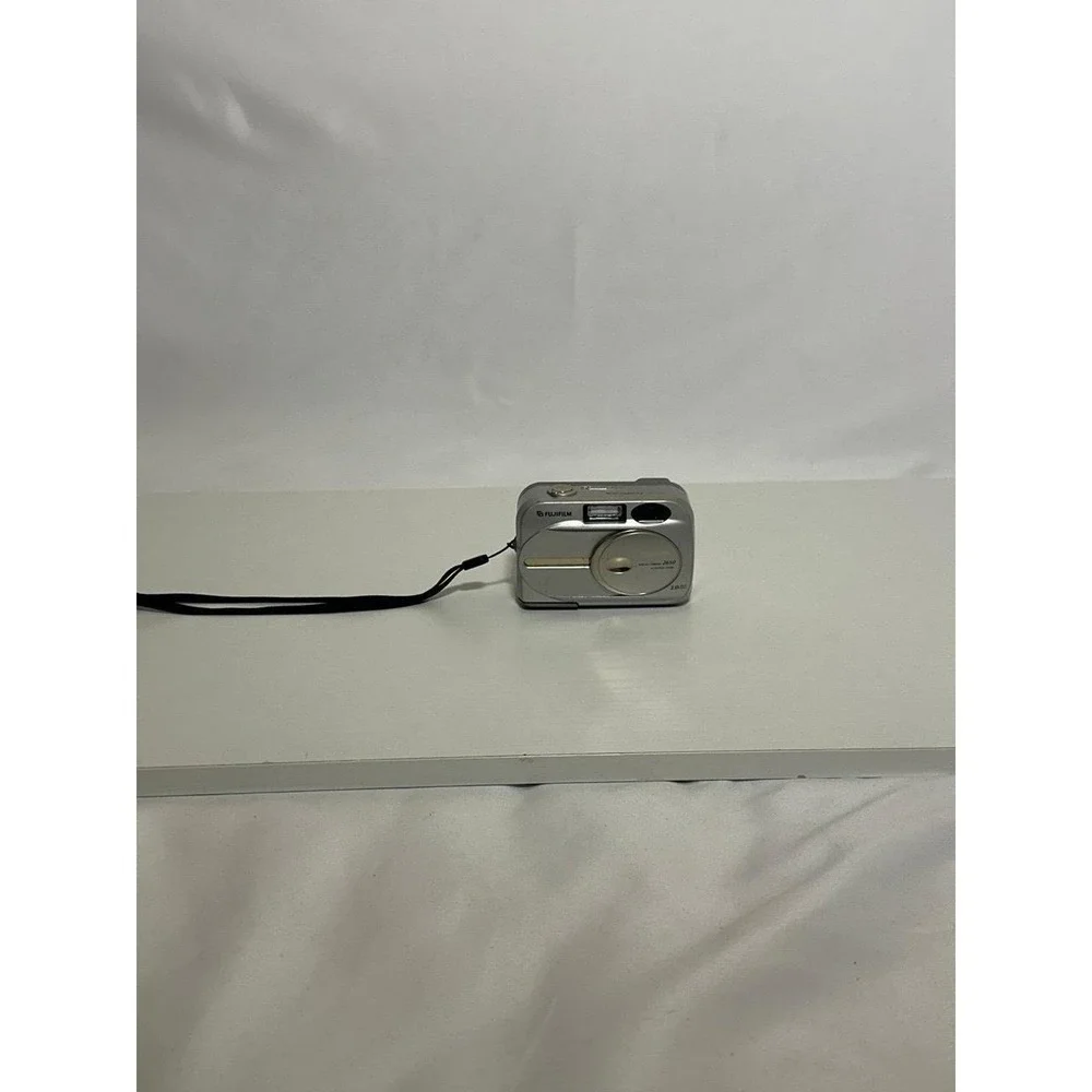 Fujifilm FinePix 2650 Digital Camera Silver For Parts Only